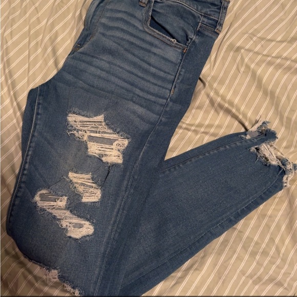 American Eagle Ripped Jean - Picture 1 of 1